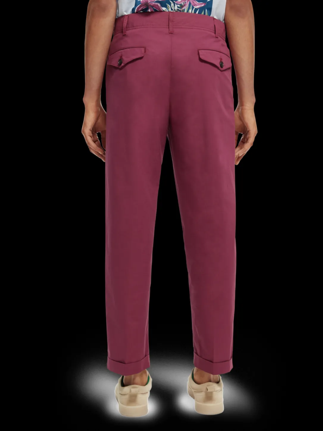 Loose Tapered-Fit Pleated Chino
